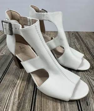 Clarks Womens 8.5M Deva Heidi White Leather Ankle Strap Heels Sandals Boho thumbnail 1