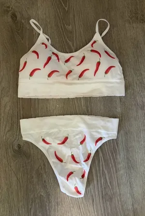 Pretty Little Thing Chili Pepper Set thumbnail 1