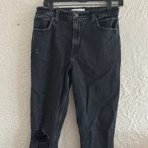 Abercrombie and Fitch the Skinny High Rise Curve Love Black Distressed Jeans 28 thumbnail 2