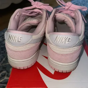 Nike Dunk Low Lx pink suede thumbnail 5