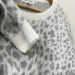 NWT Bella Dahl M‎ Gray Leopard Fuzzy Eyelash Knit Sweater Cozy Winter Softgirl thumbnail 4