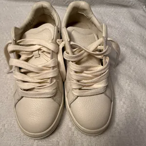 Zara Cream Leather Sneakers thumbnail 3