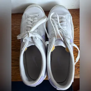 Nike Blazer White and Purple Sneakers‎ Size 11 Very Gently Used thumbnail 5