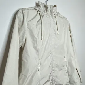 Buckle Liv Outdoor Nimbus Birch Geo Hooded Mesh Lined Water Resistant Travel Jacket M thumbnail 14