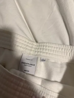 Aritzia short thumbnail 2
