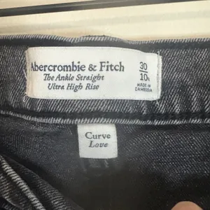 Abercrombie & Fitch The Ankle Straight Ultra High Rise Gray Wash‎ Jeans thumbnail 3
