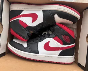 Nike Jordan Men’s Air Jordan 1 Mid 8.5 Men thumbnail 1