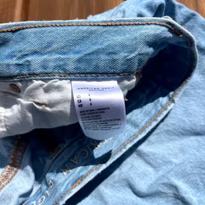 American Eagle Jean Shorts Light Wash Blue Denim Highest Rise Baggy Women Size 6 thumbnail 4