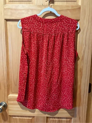 QUEZHU Women's Red Floral Chiffon Sleeveless Blouse size L thumbnail 2