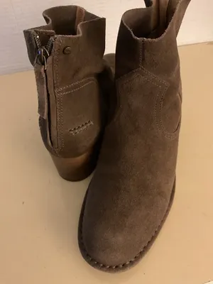 UGG Taupe Chelsea Suede Ankle Booties with Stacked Heel US 9.5 thumbnail 2