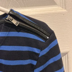 Ann‎ Taylor Woman's Navy And Blue Stripe Shoulder Zip Cotton Tee Size Large thumbnail 3