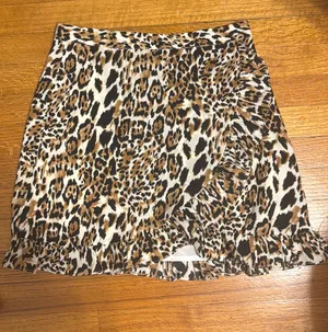 Le lis Cheetah Print Ruffle Skirt thumbnail 1