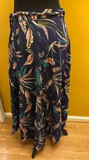 Heritage 1981 (Y2K Forever 21 Brand) Tropical Leaves Navy Linen Feel Wrap Maxi Skirt Size Small thumbnail 3