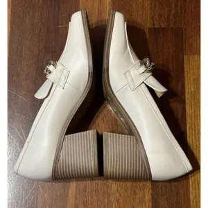 NINE WEST Loafer Chunky Heeled Chain Accent Off-White Shoes Women’s 9M Academia thumbnail 6