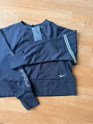 Nike Black Cropped Crew Sweatshirt with Sleeve 'NIKE PRO' Branding thumbnail 6