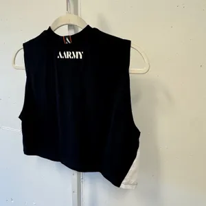 AARMY Black White Colorblock Sleeveless Crop Top Small Running Athleisure Gym‎ thumbnail 4