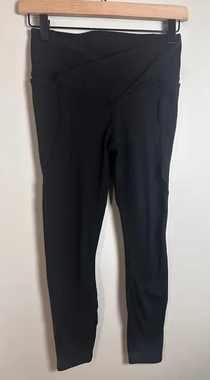 Fabletics PureLuxe Oasis V-Front Crossover High Waisted Leggings‎ Black XS thumbnail 1