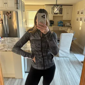 Lululemon Ebb to Street Jacket Gray Full Zip Size 8 thumbnail 2