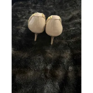 WILD DIVA Lounge US Size 8 Beige Nude Hold Studded Patent Heels Pumps thumbnail 3