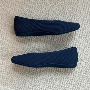 VIVAIA Margot Walker Lightweight Square-Toe V-Cut Flats in Vintage Blue Size 40 thumbnail 6