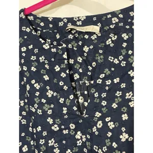 Women's Loft Blue Floral Blouse Size M Semi Sheer Long Sleeves 100% Cotton thumbnail 2