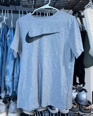 grey nike tee  thumbnail 1