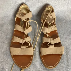 Steve Madden Gabriela Lace Up Gladiator Suede Sandal Taupe Size 7.5 thumbnail 4