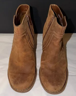 Clarks Carleta Paris Ankle Boots Women 8 Brown Suede Leather Block Heel Booties thumbnail 1