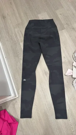 Alo Yoga Leggings thumbnail 2