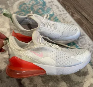 Nike Air Max 270 Shoes thumbnail 1
