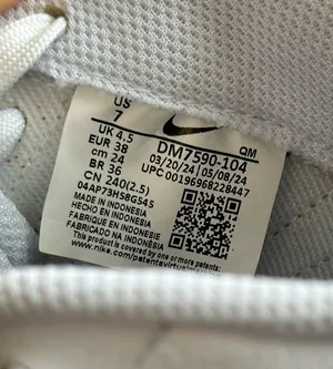 Nike Sneakers White Women’s 7 thumbnail 5
