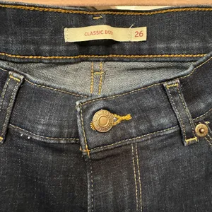 Levi's Jeans Womens 26 Classic‎ Boot Mid Rise Dark Wash Western Blue Denim thumbnail 2