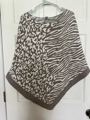 Barefoot Dreams Gray and Cream Animal-Print Poncho thumbnail 1