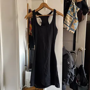 Aritzia Tnaction Surpass Black Sports Dress thumbnail 4