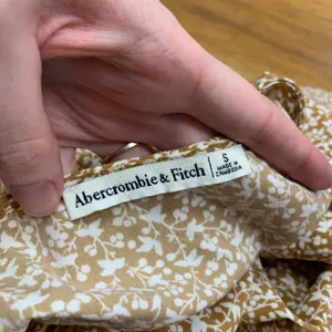Abercrombie & Fitch Floral Print Long‎ Sleeve Top Smocked Back Women Size Small thumbnail 6