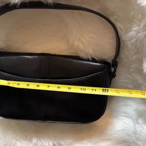 Kenneth Cole New York Sleek Black Leather Shoulder Bag thumbnail 7