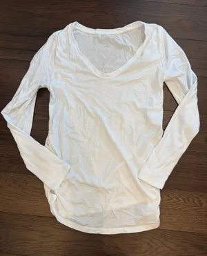 Isabelle by Ingrid & Isabel White Long Sleeve Maternity V-Neck Medium - C11-253 thumbnail 1