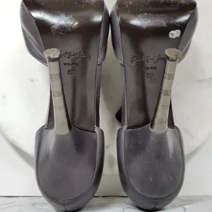 Elizabeth & James Stiletto Heels Womens 8 Gray Leather T-Strap Metal Spike Heel thumbnail 12