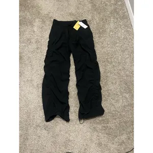 Yogipace Women's Lightweight Studio Pants XS Black NEW WITH TAGS shorter Inseam thumbnail 4