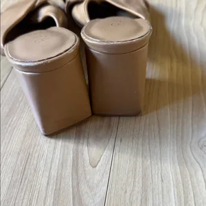 RAYE Women's Tan Block Heel Mules thumbnail 4