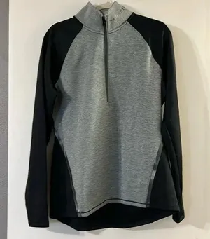 Like New Women’s Under Armour pull over thumbnail 1