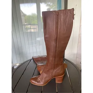 Skechers Women’s Knee High Leather Boots Brown Size 9 thumbnail 15