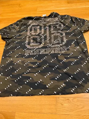 Pink Victoria’s Secret camo short sleeve shirt size xlarge . thumbnail 7