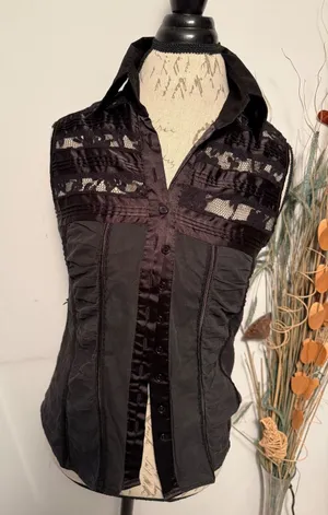 Vintage Forever 21 Black‎ Lace Trimmed Ruched Button Up Sleeveless Shirt Top thumbnail 1