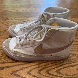 Nike Blazer Mid 77 Vintage Summit White Pink thumbnail 2