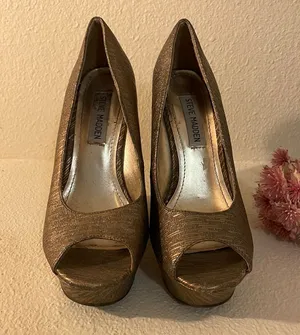 Steve Madden GOLD WEDGES thumbnail 1