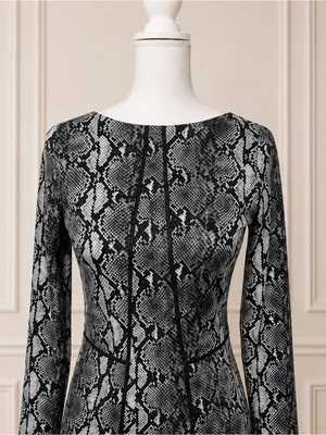 NWOT Michael Kors Snake Print Fit & Flare Dress Size 2 Black Gray Long Sleeve thumbnail 3