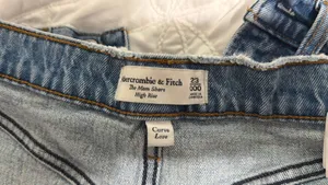 Abercrombie & Fitch The mom short High rise thumbnail 4