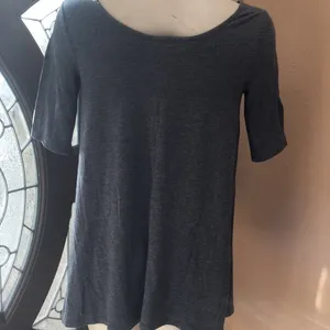 Old navy maternity T-shirt thumbnail 3