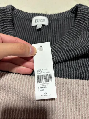 BKE NWT Short Sleeve Colorblock Ribbed Top - Oat black small MSRP$37 thumbnail 4